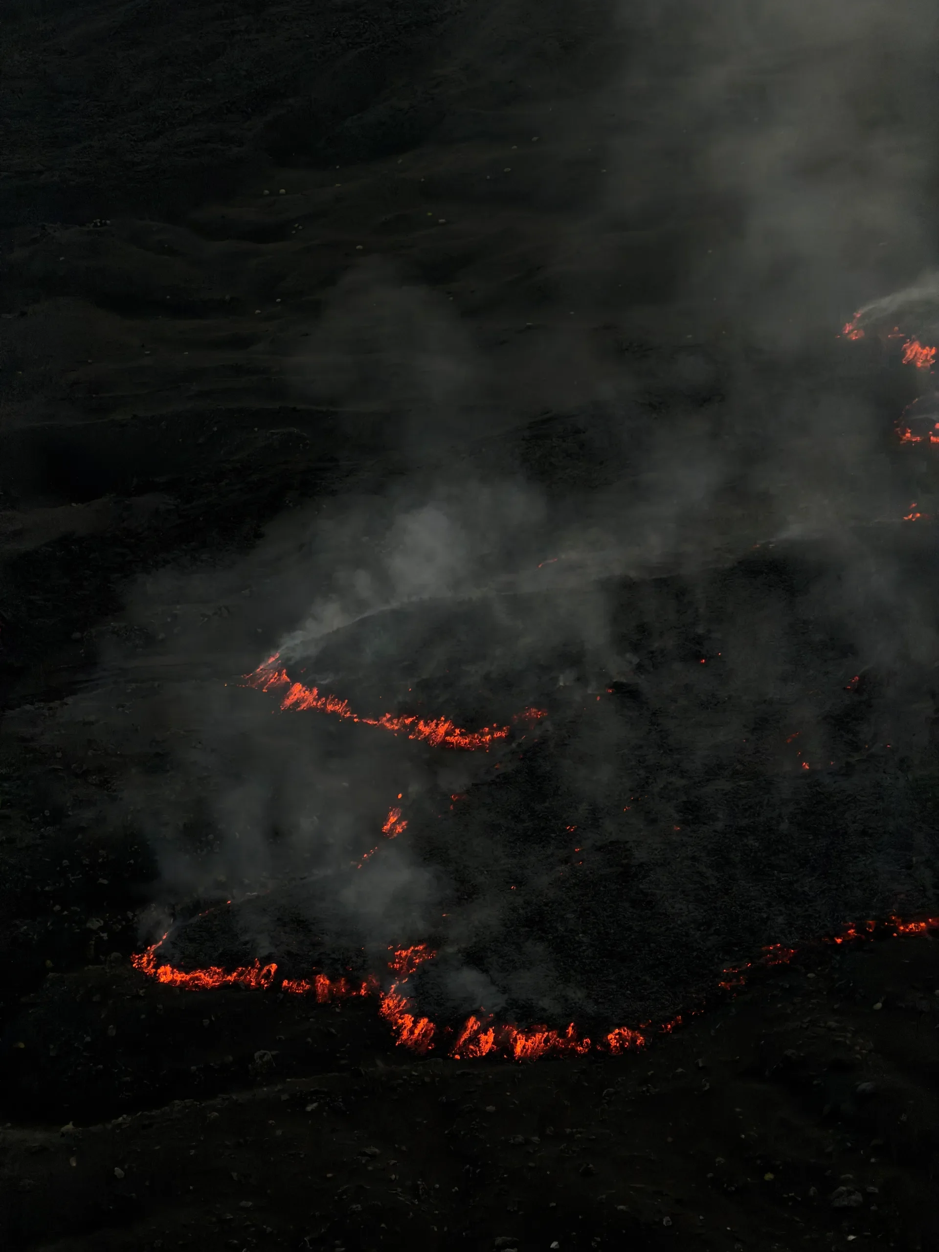 Gloeiend lavafront van de Etna-uitbarsting van augustus 2026