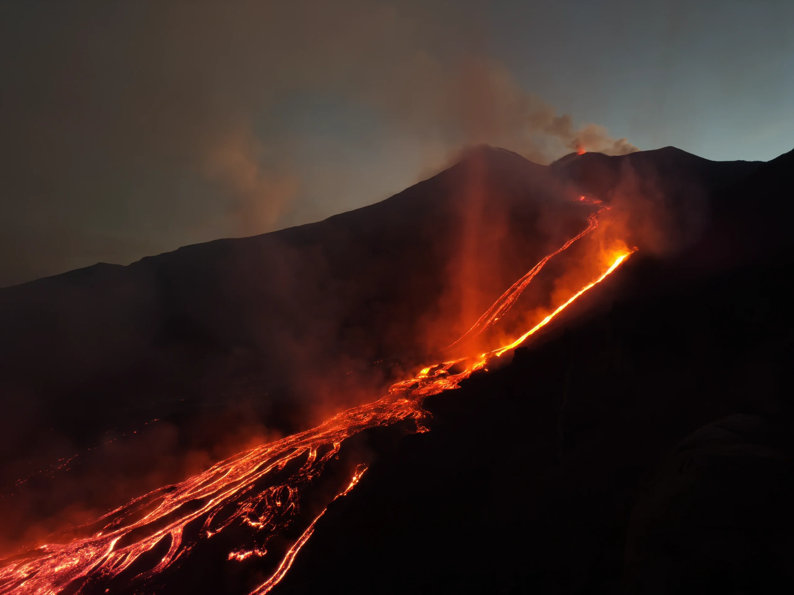 Escursioni Etna Nord - Escursione Eruzione Etna 2026: Trekking alla Colata Lavica