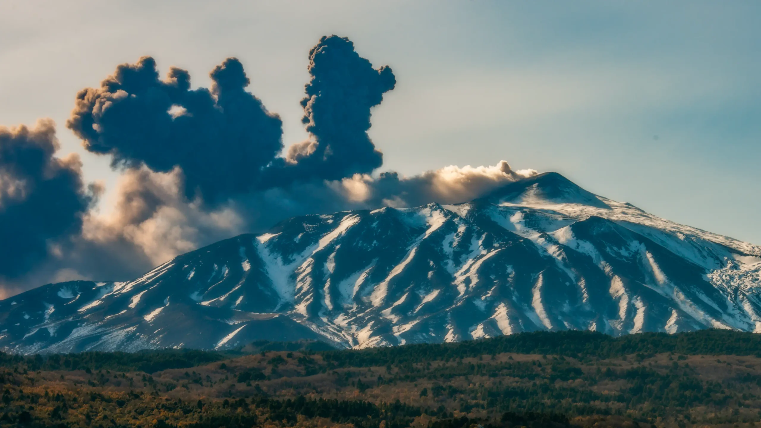 Vallée de lave sur le versant Etna Nord