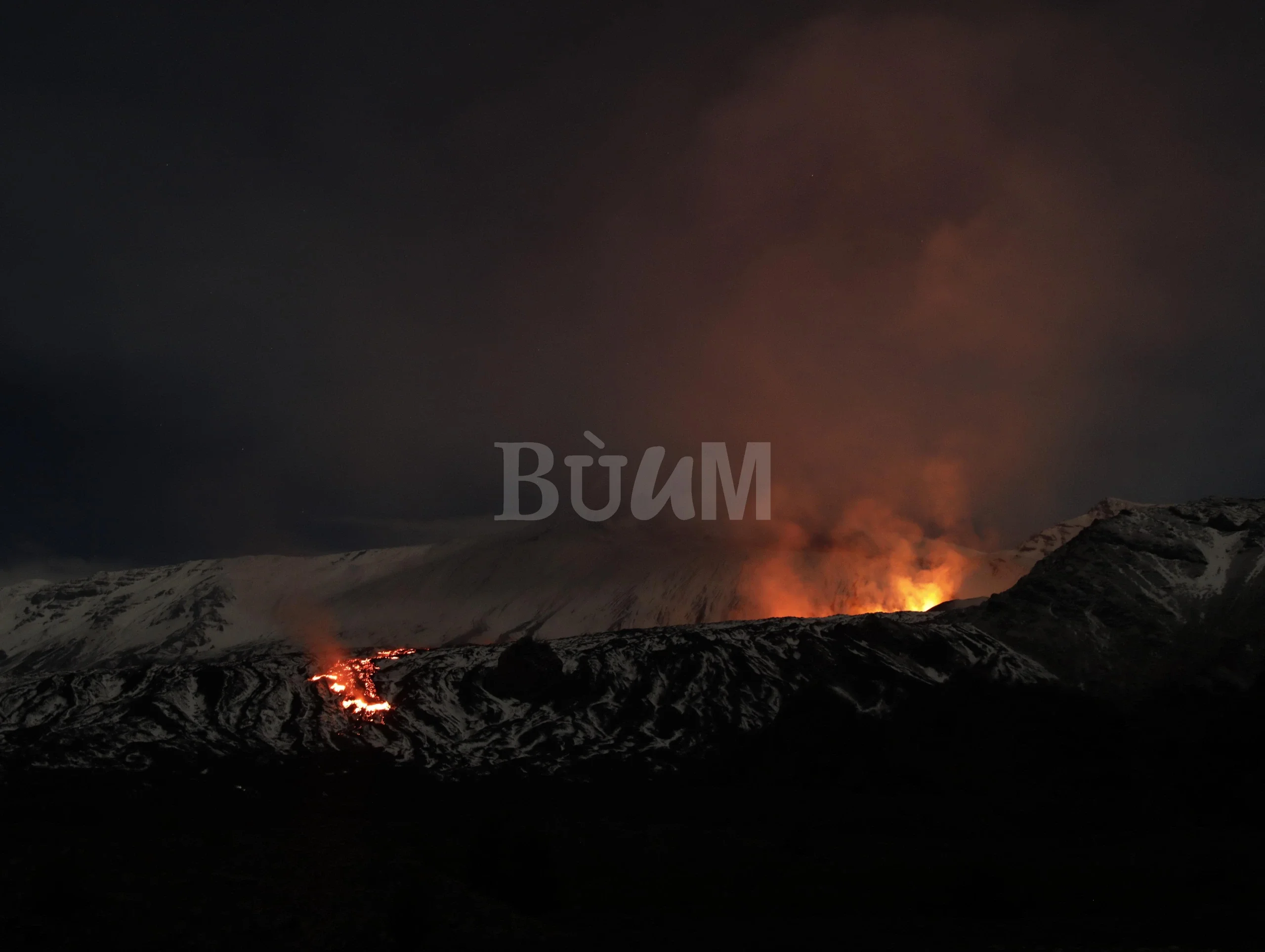 Fronte lavico a 1500 metri di quota nella Valle del Bove