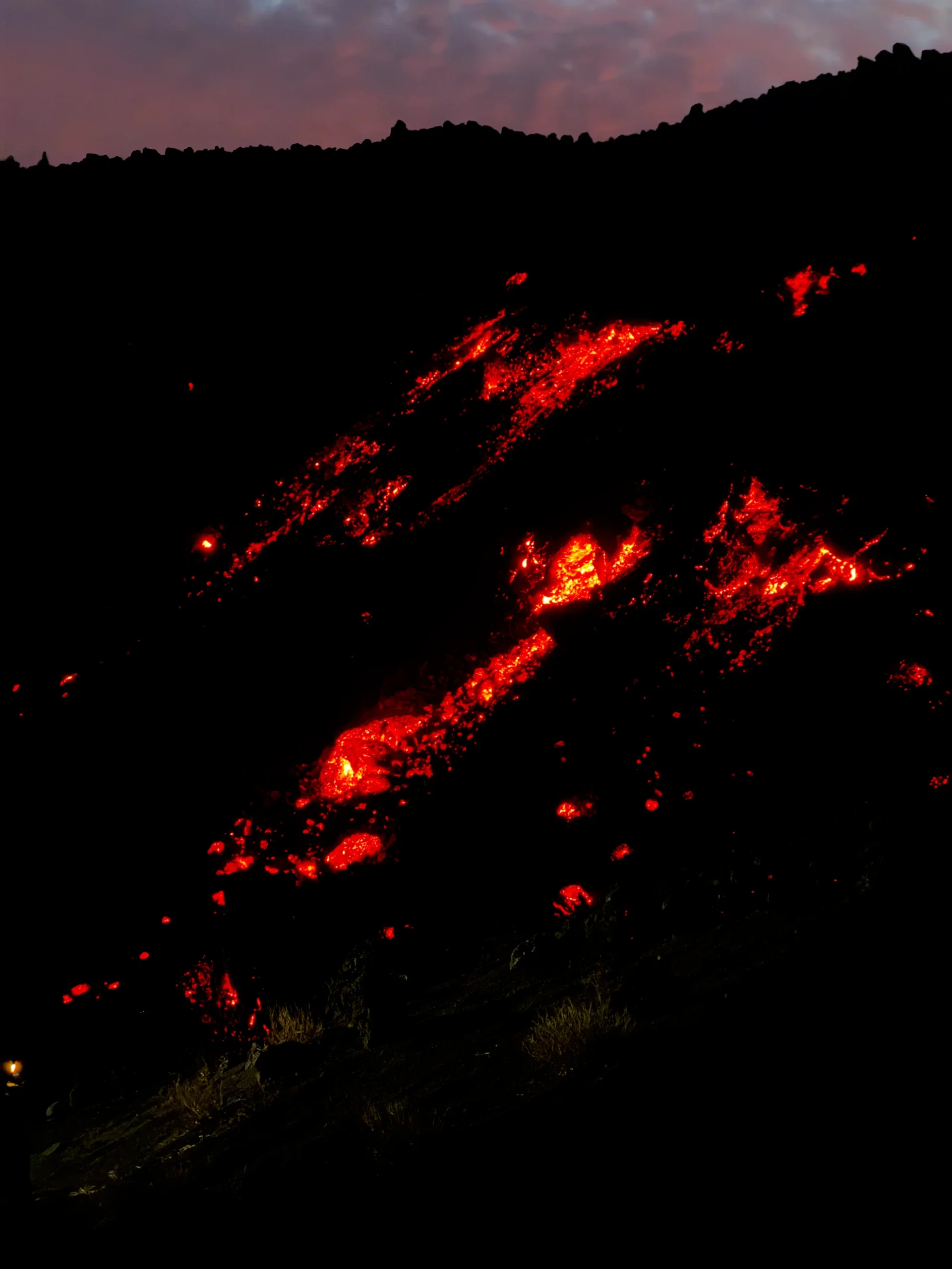 Lavafront bij zonsondergang - Etna uitbarsting 2026