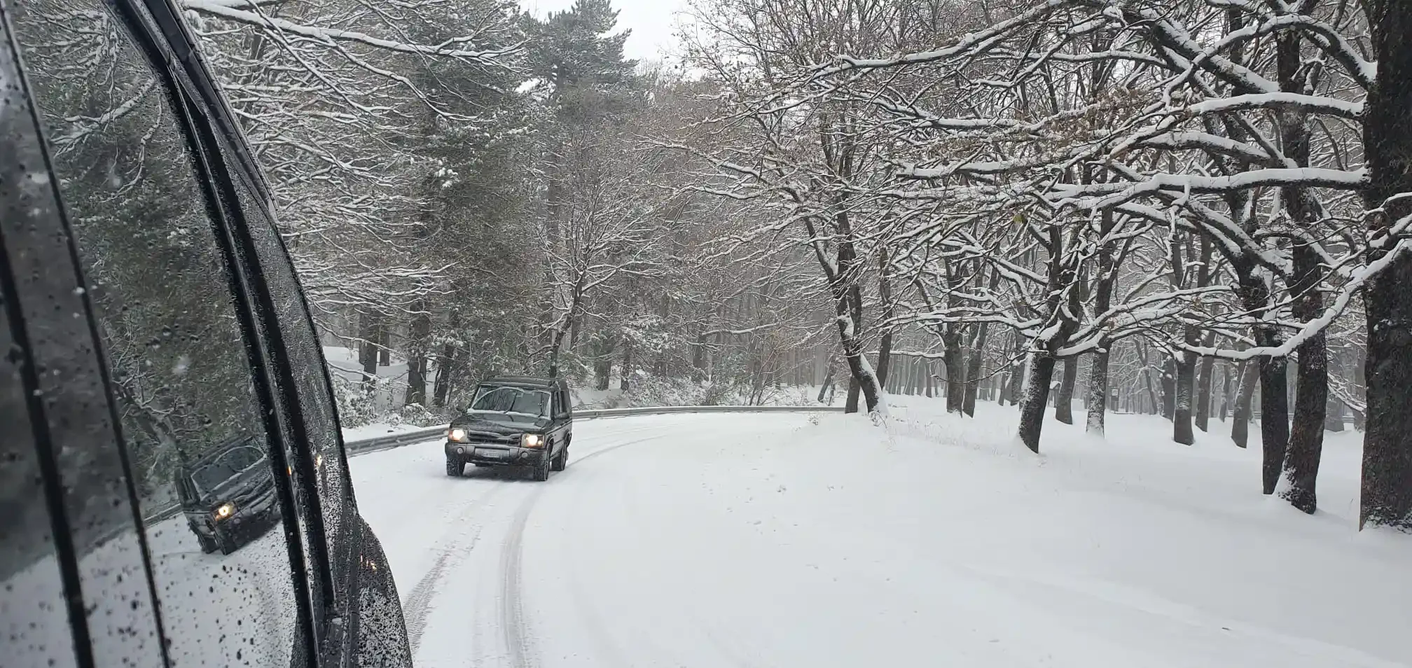 Paysage enneigé de l'Etna pendant l'édition hivernale du tour en jeep