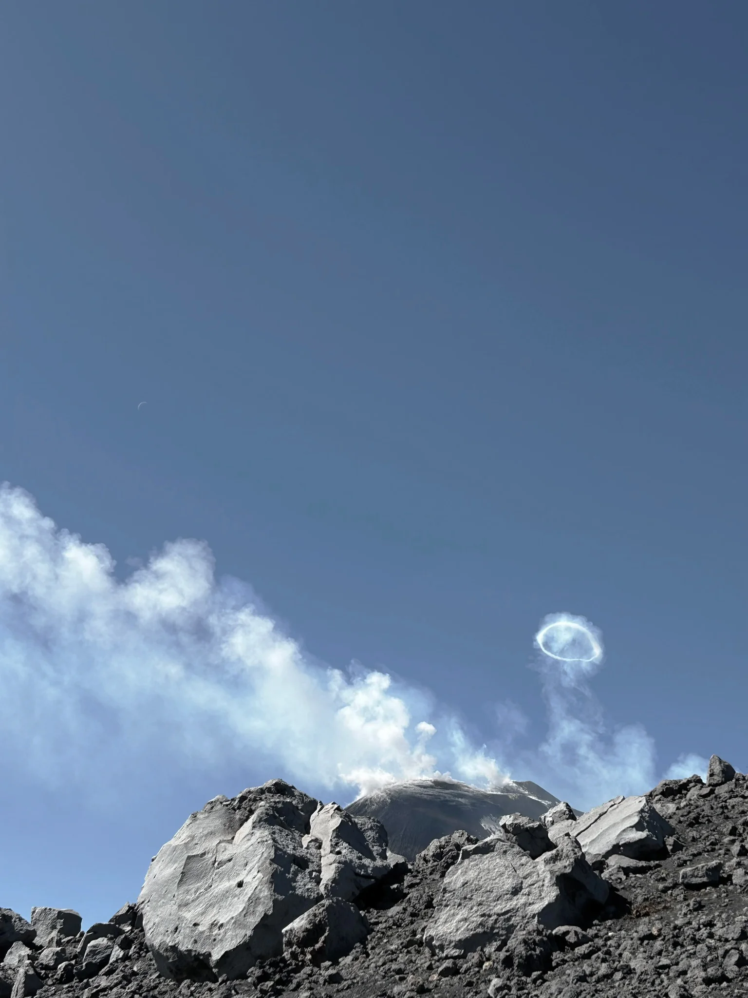 Anneau de fumée de l'observatoire de Pizzi Deneri