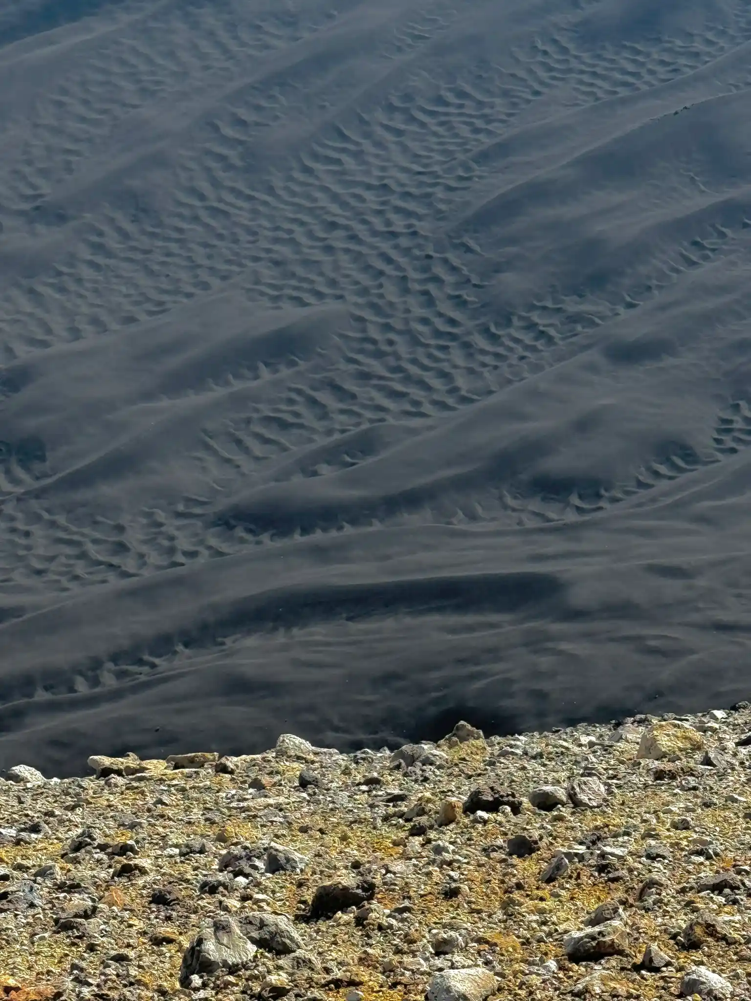 Sable volcanique à l'observatoire de Pizzi Deneri