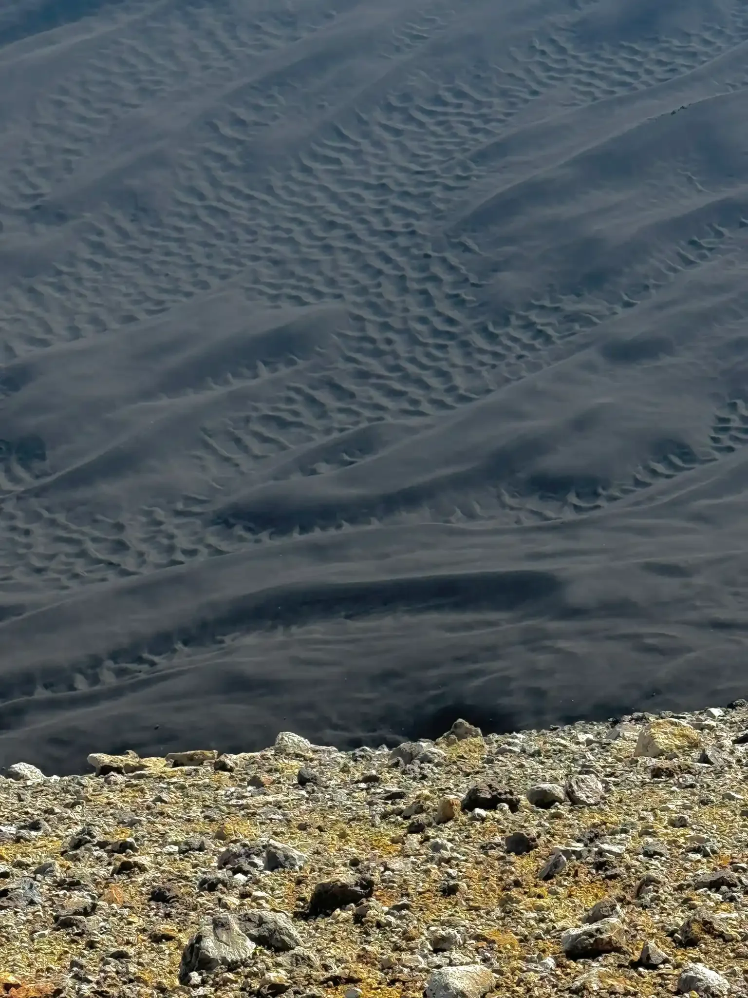 Sable volcanique à l'observatoire de Pizzi Deneri